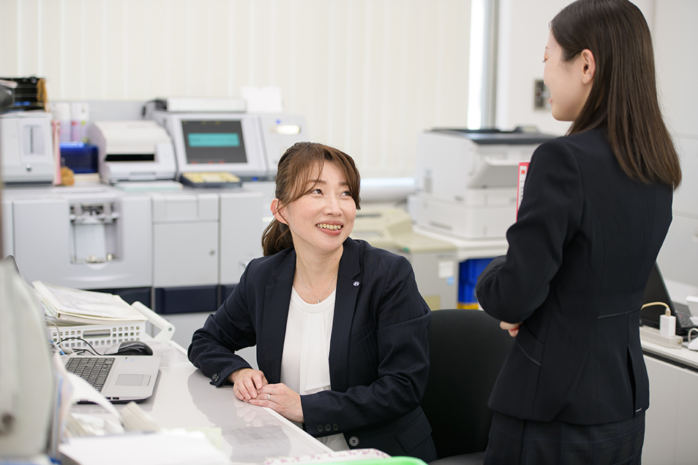 部下を教育する上司